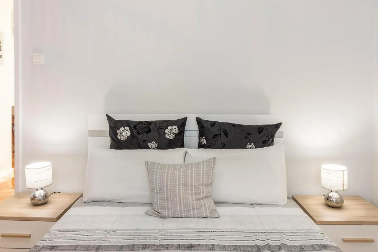 Home Away From Home Канисал Апартаменты
